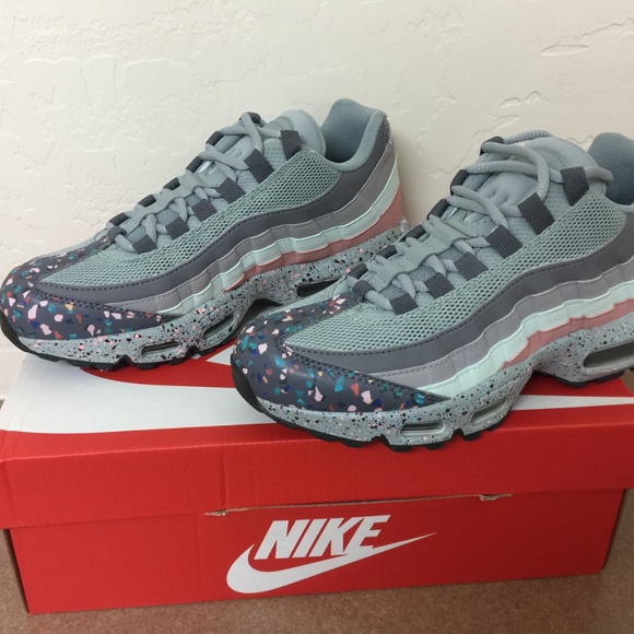 Nike Women’s Air Max 95 SE “Confetti”  918413-002 - Picture 3 of 8